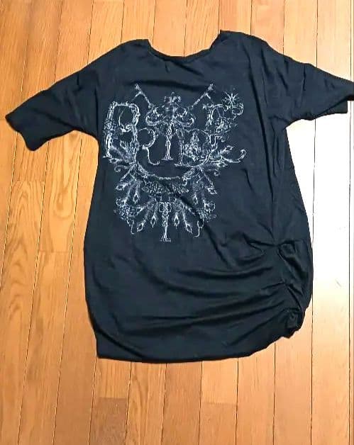 h.NAOTO.ダークグレー プリント入り 半袖Tシャツ