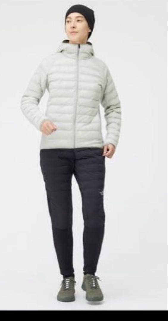 新品未使用タグ付き♪ ザ・ノース・フェイス　レッドランフーディ レディース
