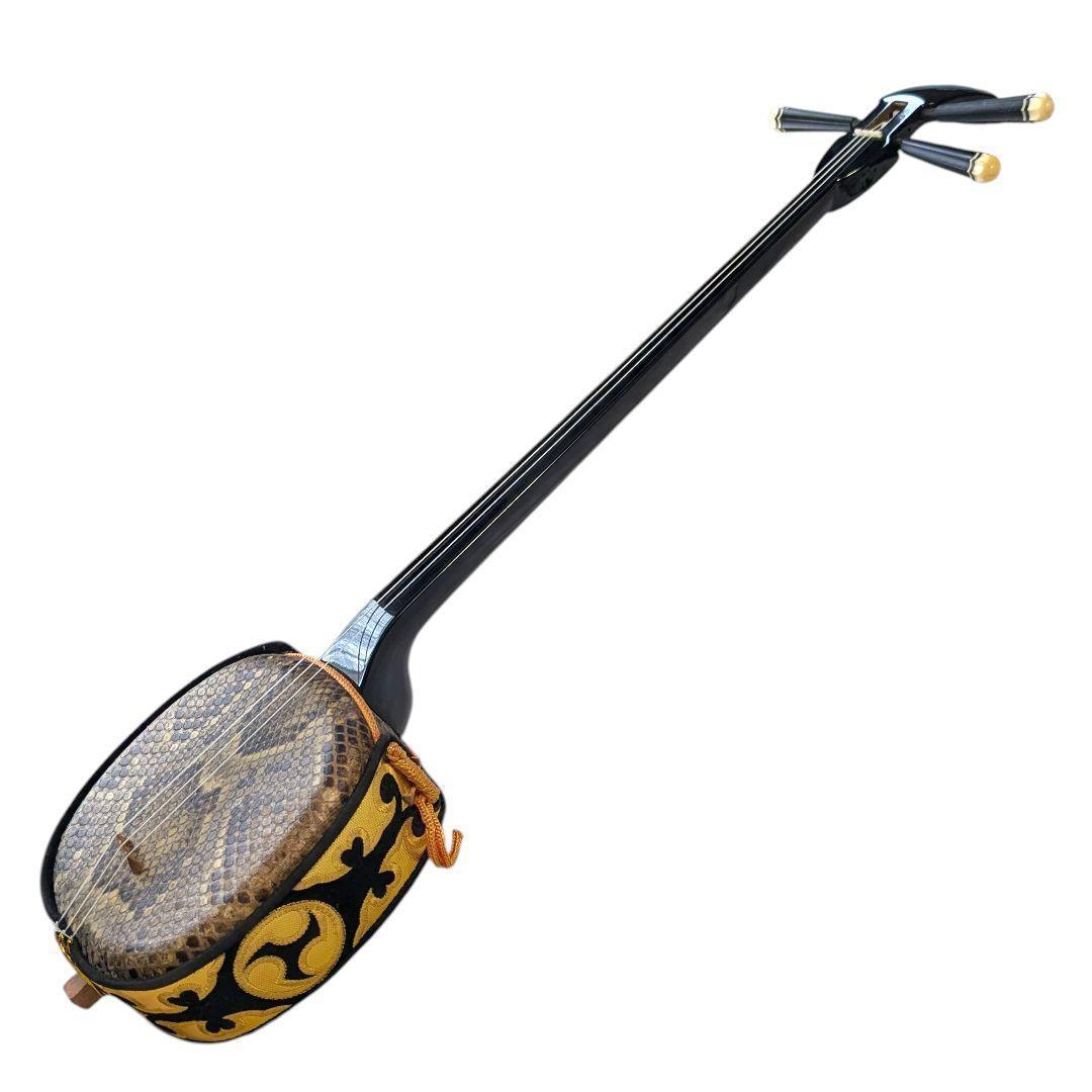 【極美品】沖縄 三線 本蛇革 強化張り 黒塗り棹 蛇皮 ハードケース 爪