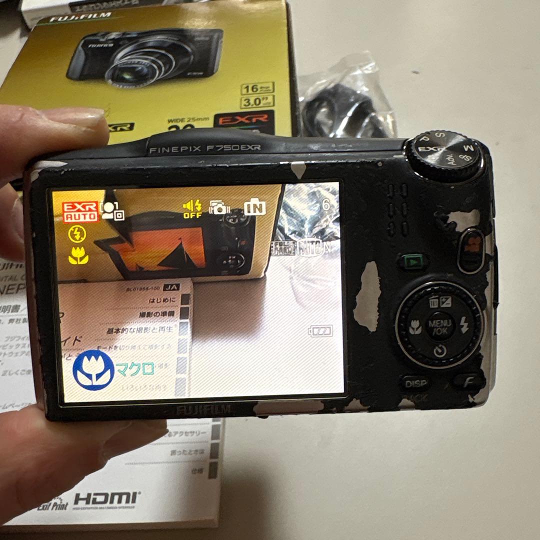 FUJIFILM FinePix F750EXR 箱付き　デジカメ
