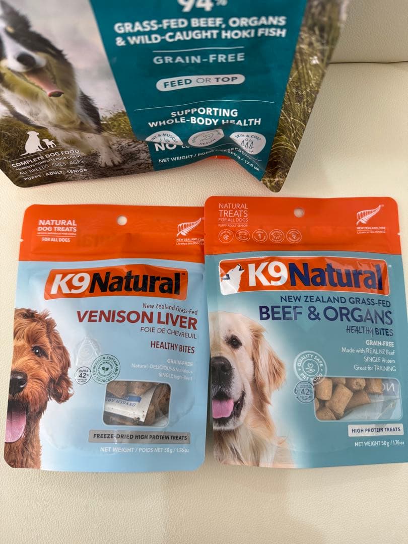 K9 ナチュラル Beef & Hoki Feast 500gとおやつ2袋