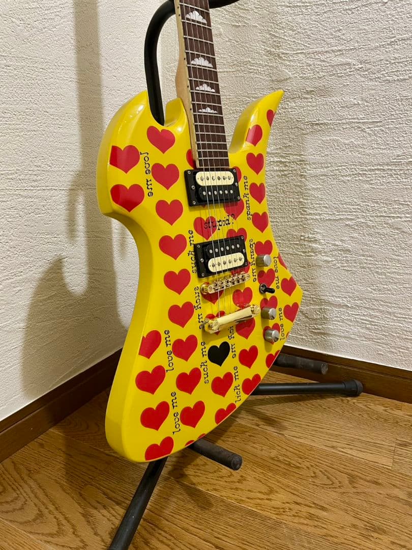 Fernandesではありません hideイエローハート風ギター　モッキンバード