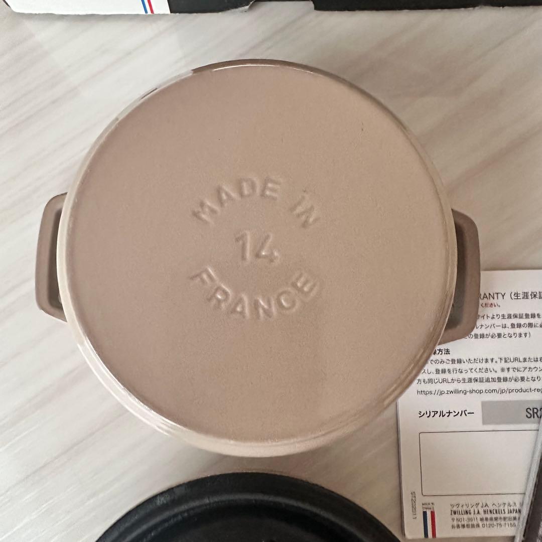 じー STAUB ピコココットラウンド 14cm リネン 両手鍋