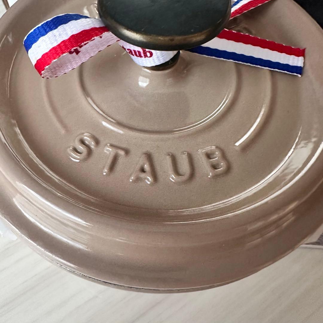 じー STAUB ピコココットラウンド 14cm リネン 両手鍋