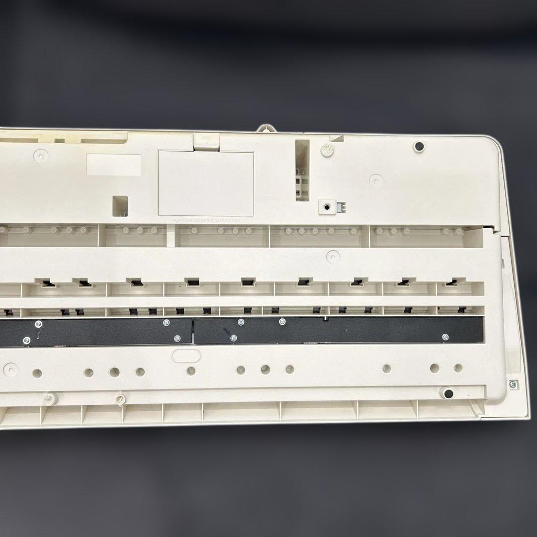 カシオ　電子ピアノ　LK-121　61鍵盤　光ナビキーボード