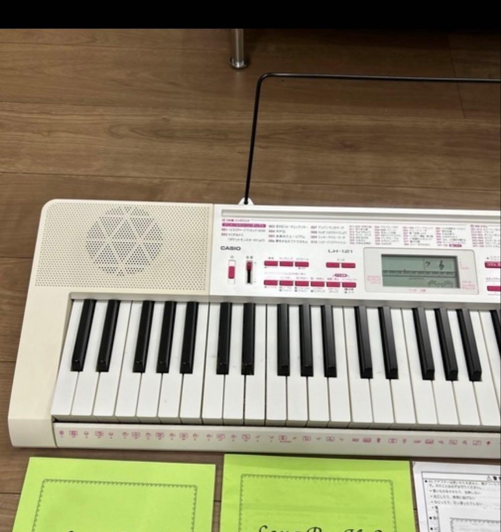 カシオ　電子ピアノ　LK-121　61鍵盤　光ナビキーボード