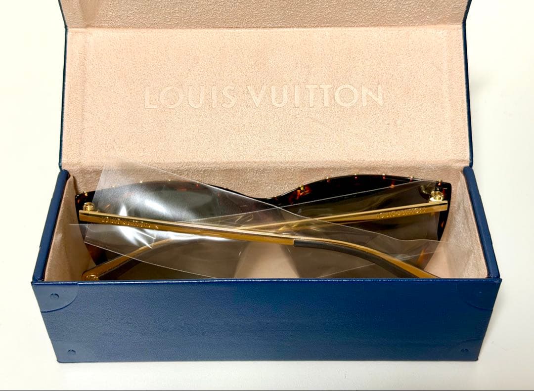 ■やさん■✨美品⚜️LOUIS VUITTON⚜️サングラス LV