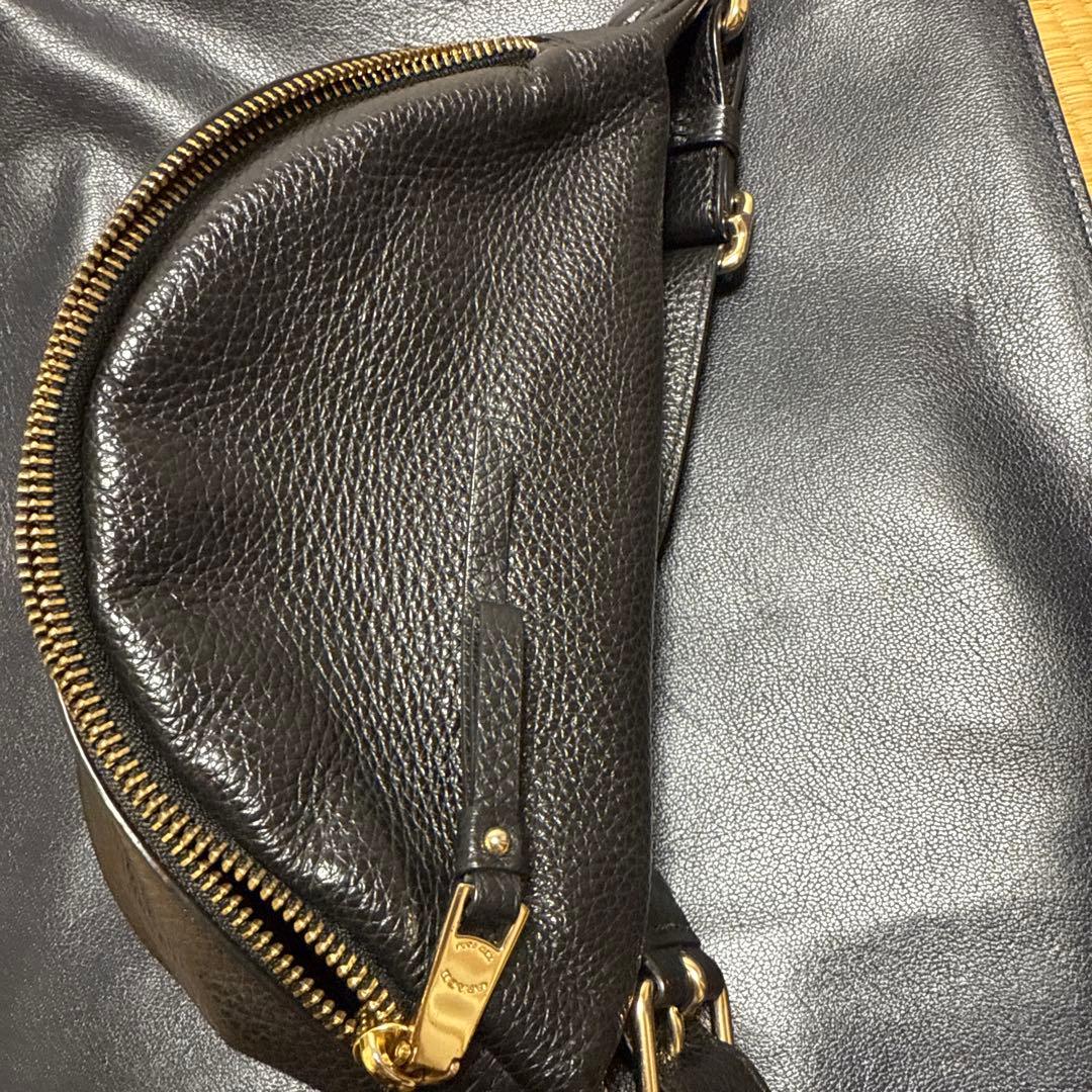COACH ブラック ボディバッグ
