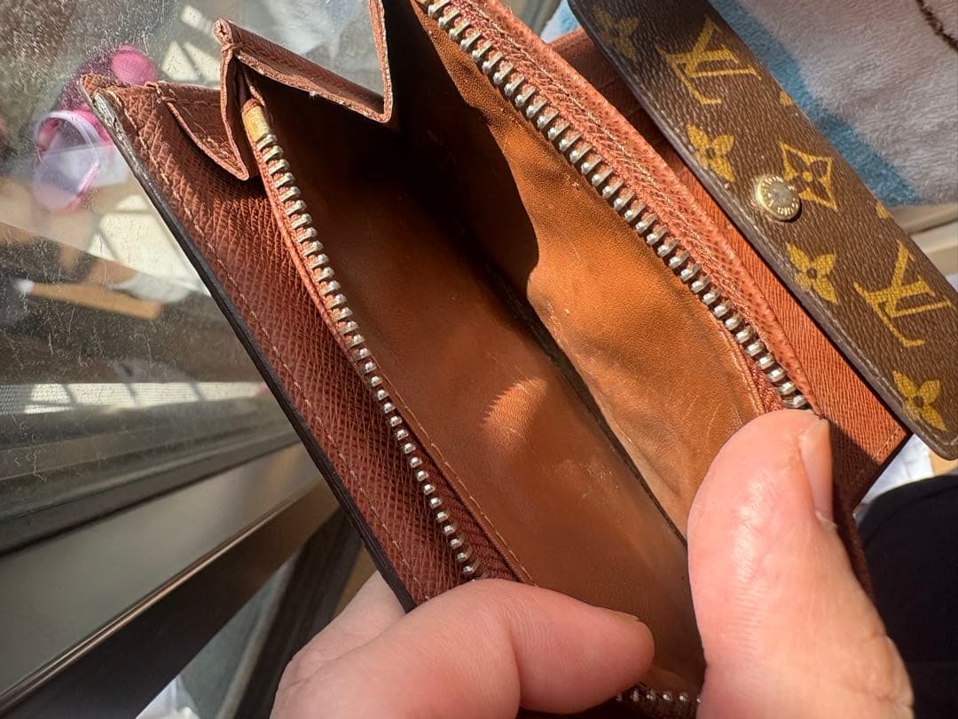 Louis Vuitton モノグラム 二つ折り財布　ルイヴィトン