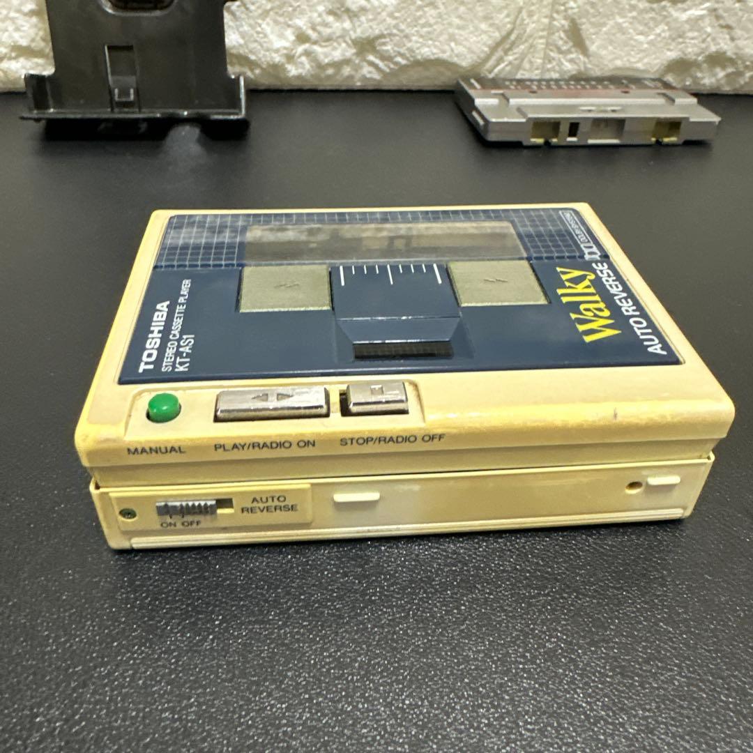TOSHIBA カセットプレーヤーKT-AS1 ジャンク現状品　昭和レトロ