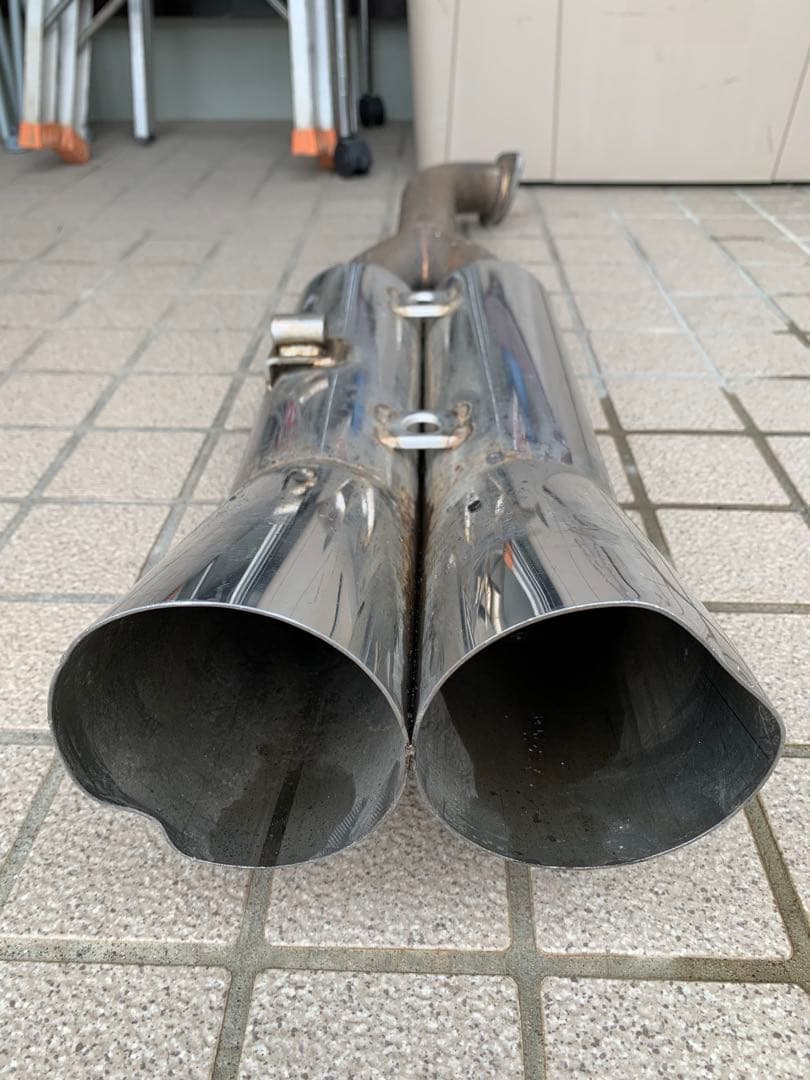 車　マフラー
