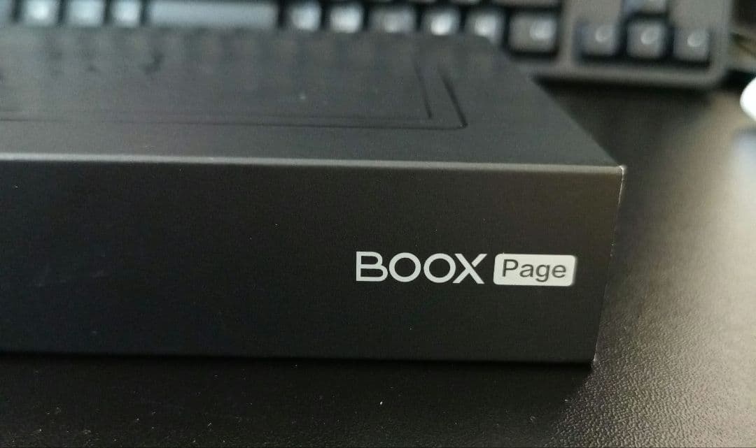 BOOX Page 電子書籍リーダー 本体　ケース付