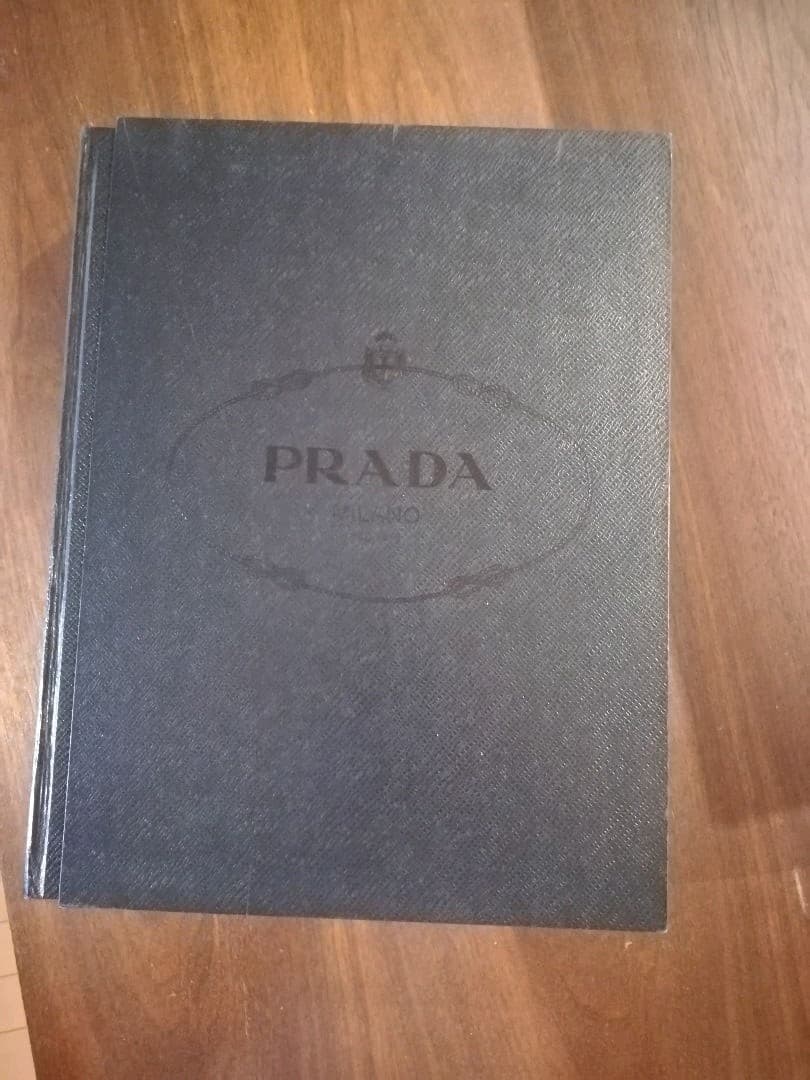 PRADA BOOK 　703ページ