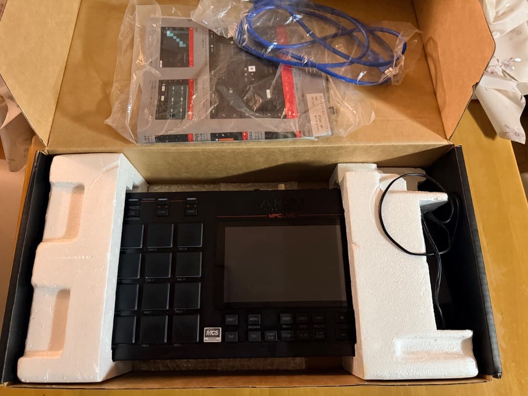 DJ機材 Akai MPC Live (Standalone)