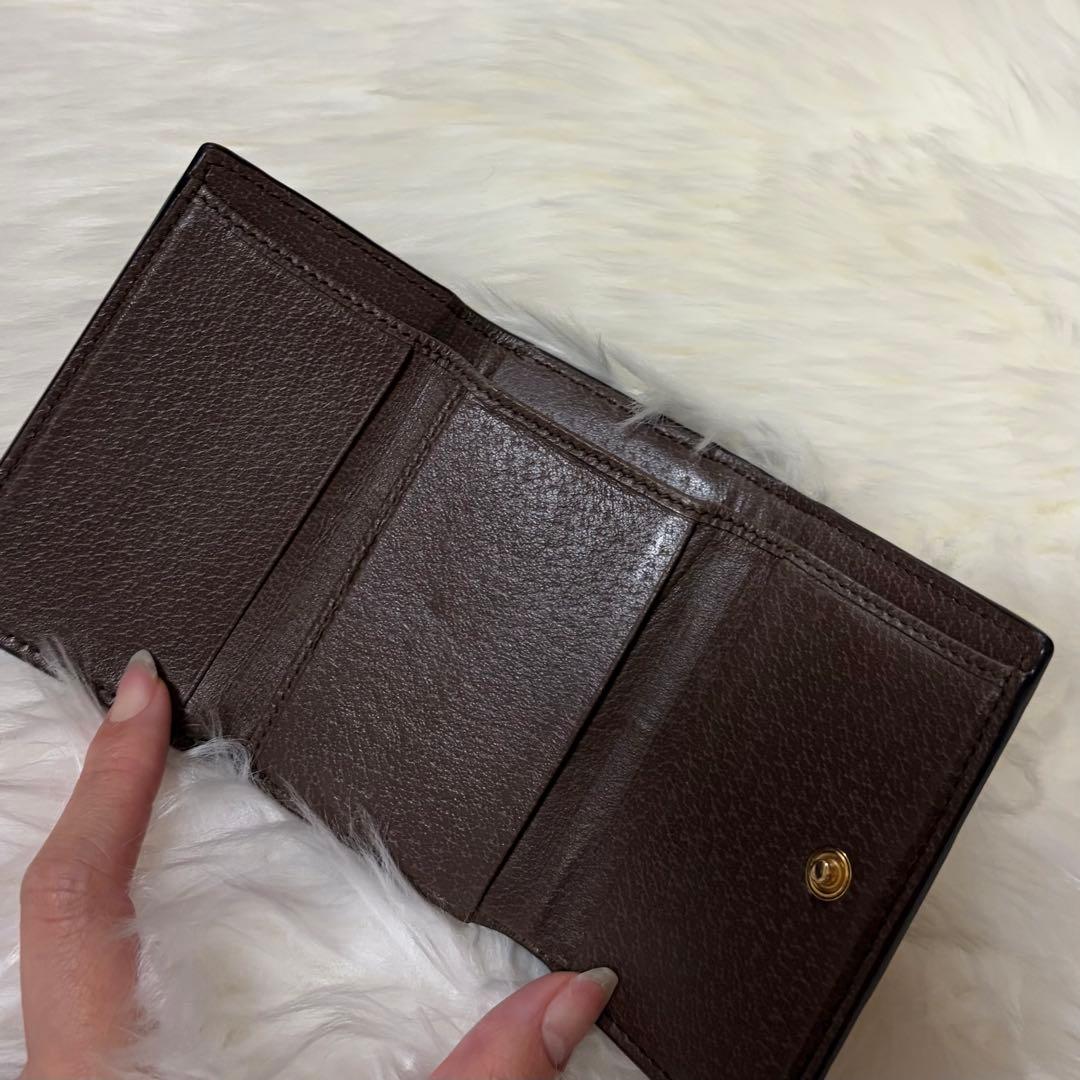 gucci 三つ折り財布　折りたたみ財布　ロゴ