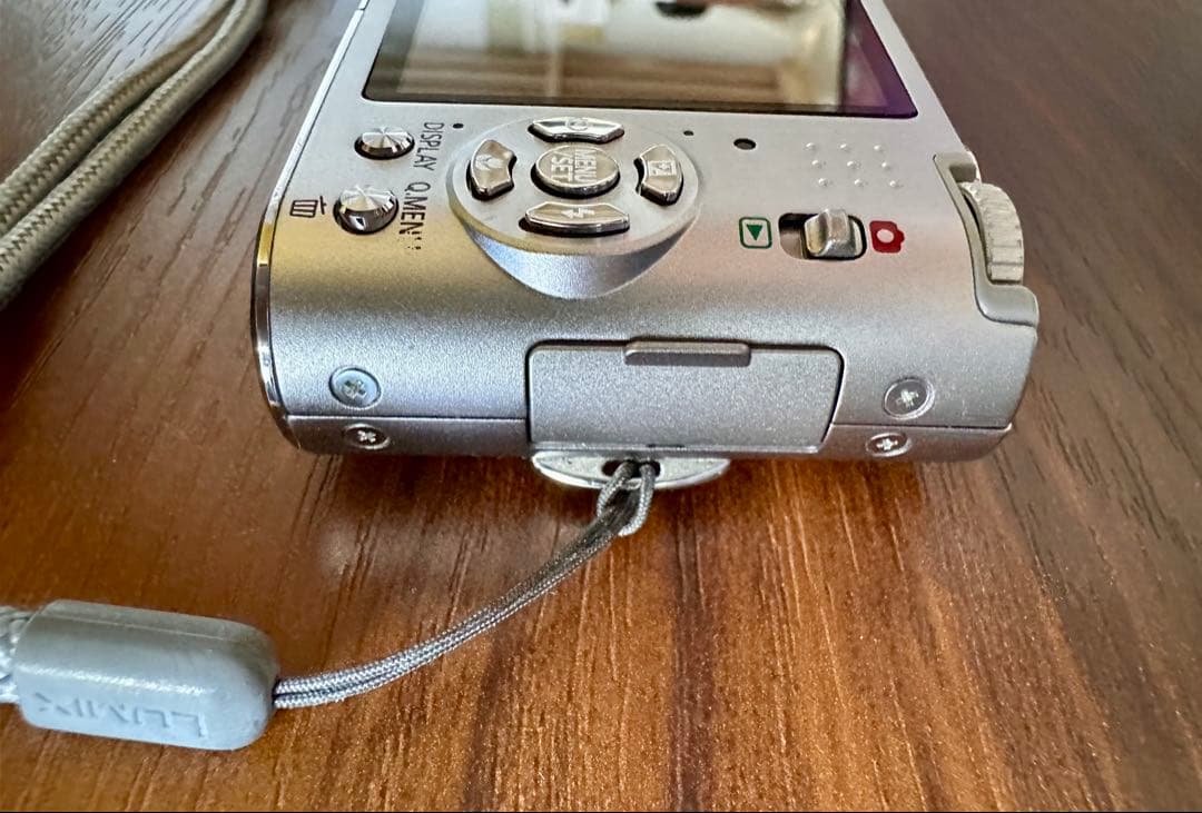Panasonic LUMIX DMC-FX65（良品・バッテリー＆ケース付き）