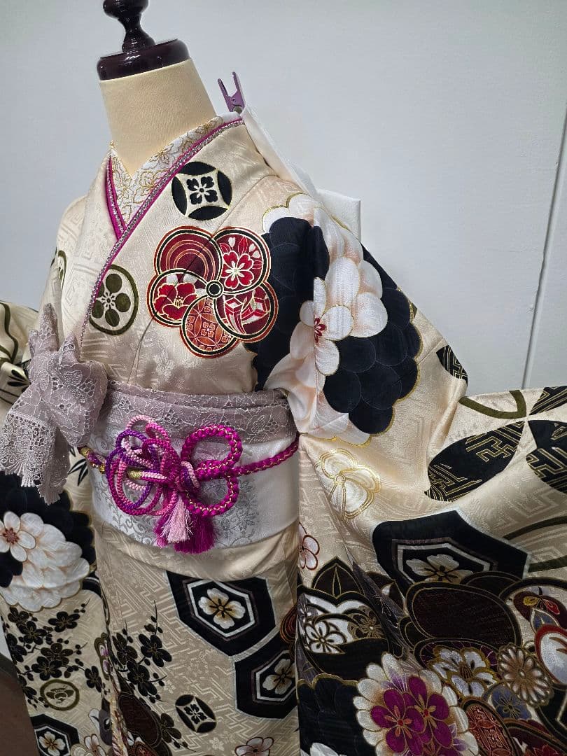 【157~170センチぐらいの方が適応サイズ】振袖と長襦袢　玉城ティナ　振袖
