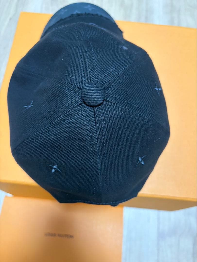 ルイヴィトンLV 最新キャップ　完売品　ブラック　極美品