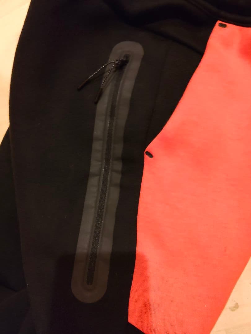 Nike テックフリース レッド/ブラック　完売モデル