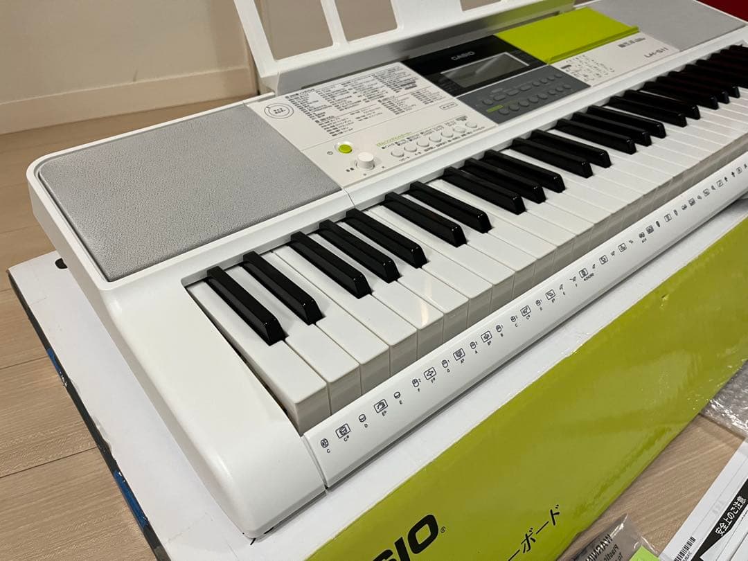 電子ピアノ　CASIO　LK-511 キーボード　光ナビゲーション