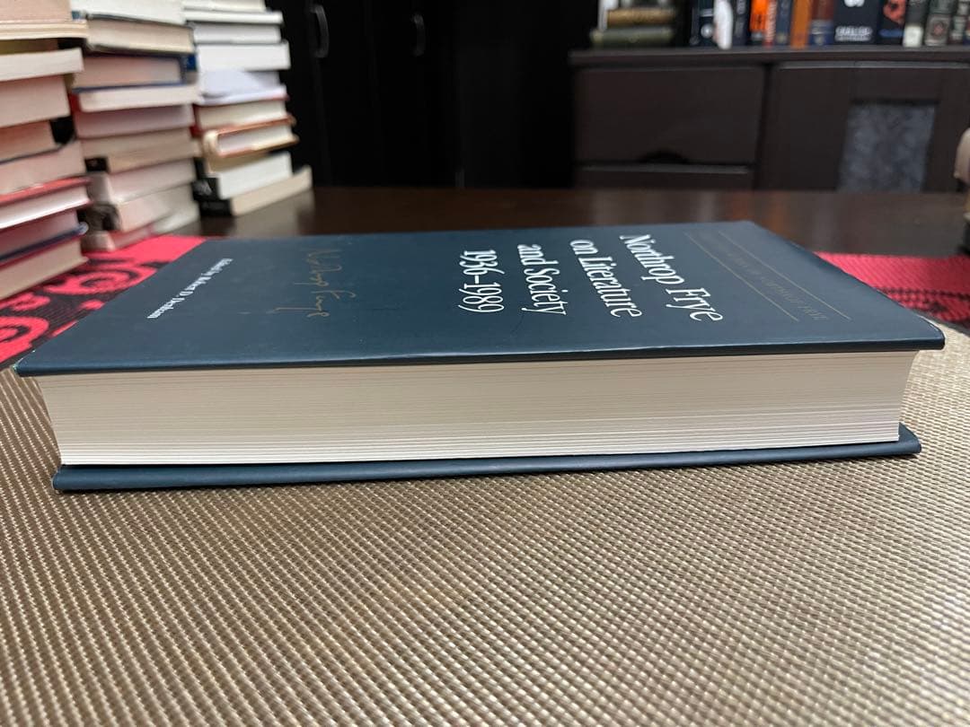 洋書 Northrop Frye on Literature and Society