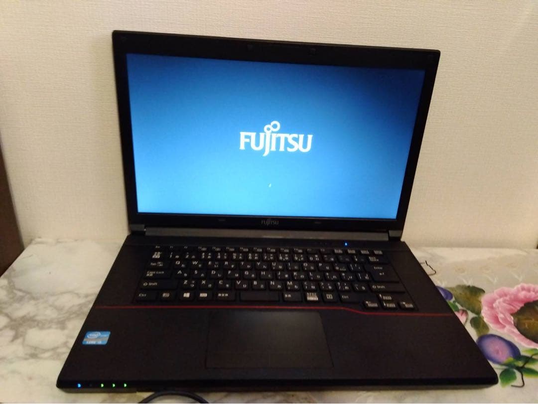 富士通　Windows11 ノートパソコン DVD付き　爆速SSD搭載 i 5