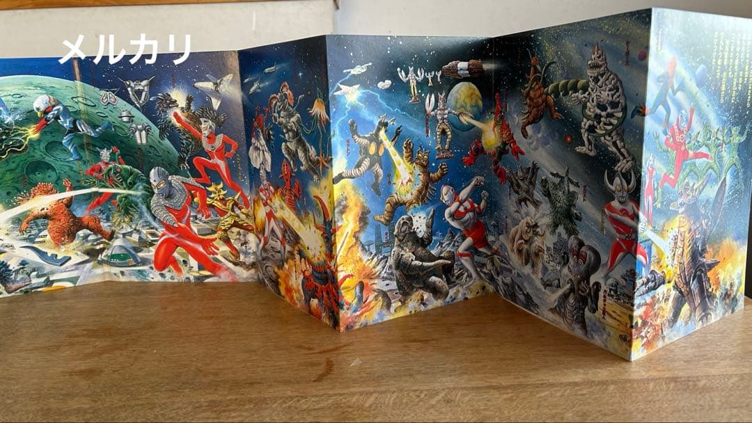 まるで ウルトラマンの屏風絵や〜　★ ウルトラマンパノラマ大図鑑パート2 ★