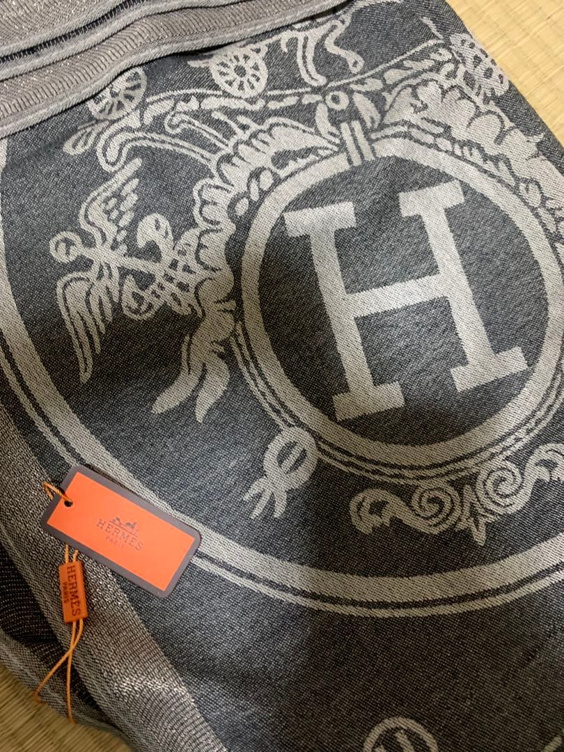 HERMES 大判マフラー グレー ロゴ入りNOVELTY