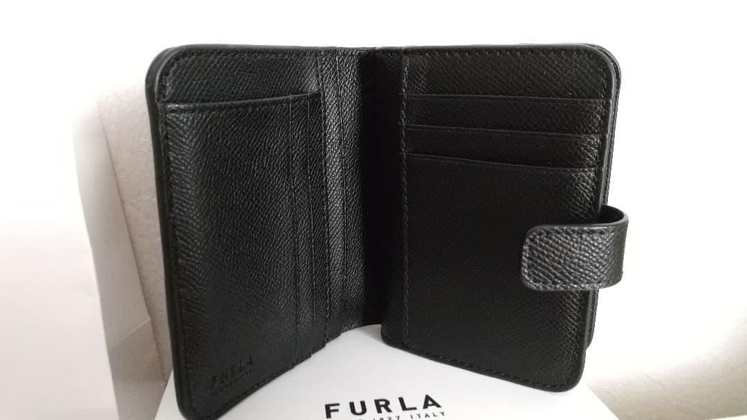 新品 FURLA ブラック 二つ折り財布