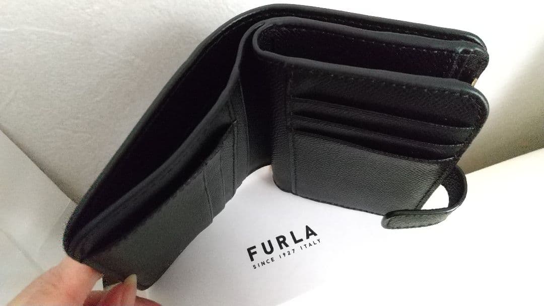 新品 FURLA ブラック 二つ折り財布