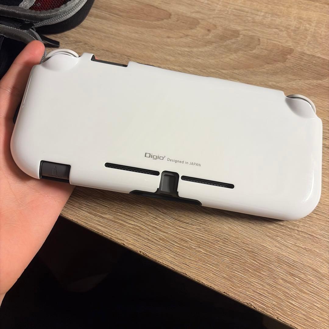 Nintendo Switch Lite 本体 + ケース付き