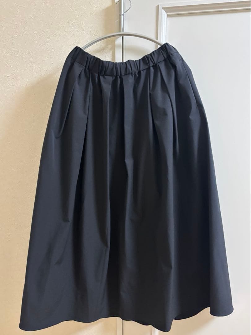 OUR シワになりにくいロングスカート 黒