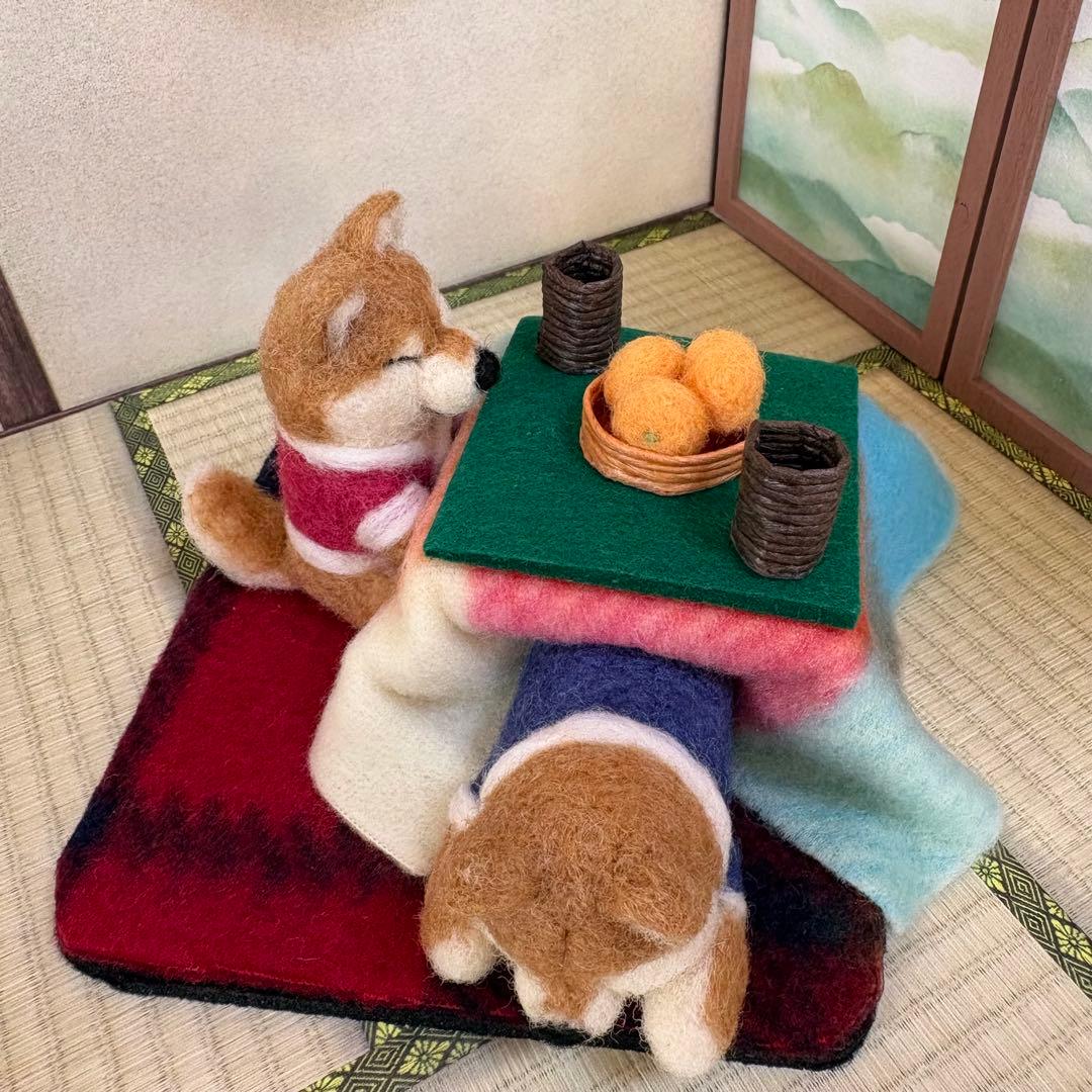 こたつでぬくぬく　ちっちゃな柴犬ちゃん達（羊毛フェルト）