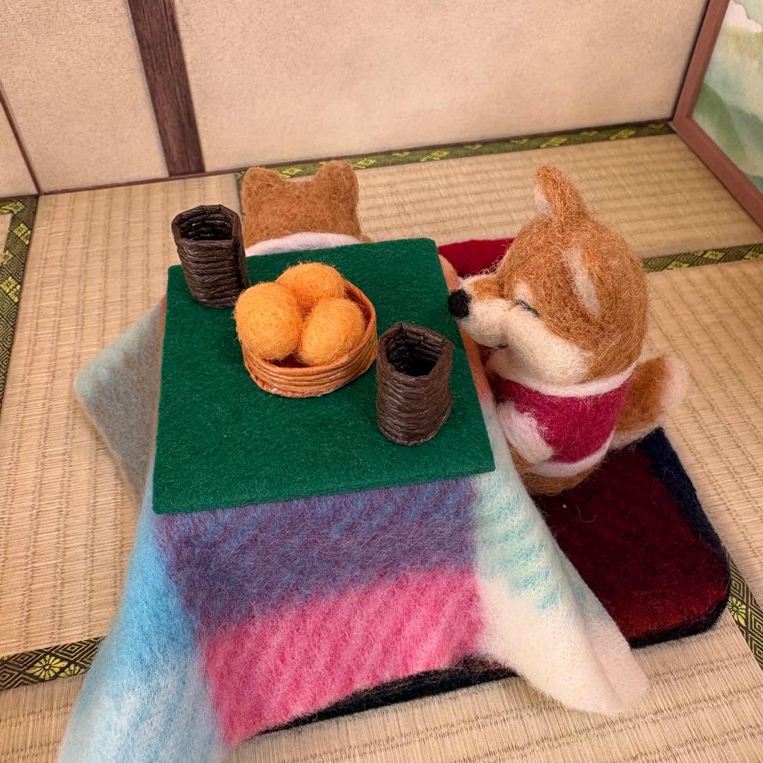 こたつでぬくぬく　ちっちゃな柴犬ちゃん達（羊毛フェルト）