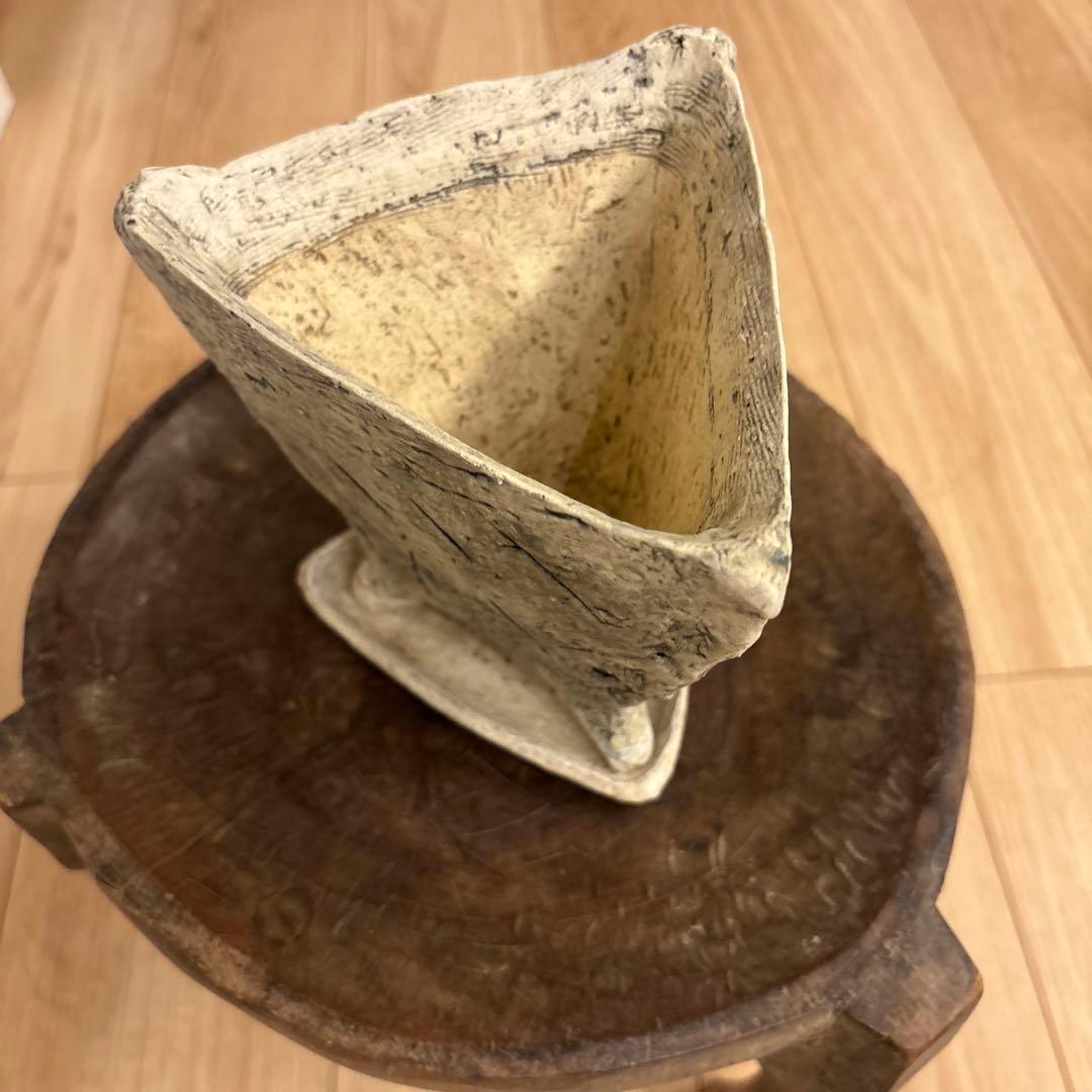 鷹尾葉子氏作 陶器製三角形.三本脚植木鉢