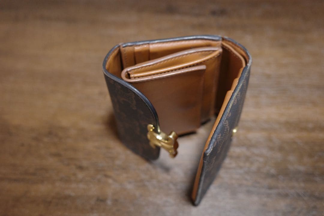 CELINE スモール フラップウォレット トリオンフ　箱あり