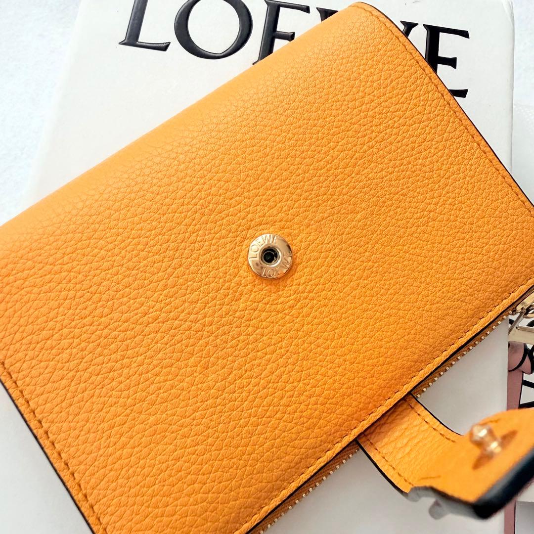 美品✨希少LOEWE ロエベ　財布 アナグラム 2つ折り財布 レザー オレンジ