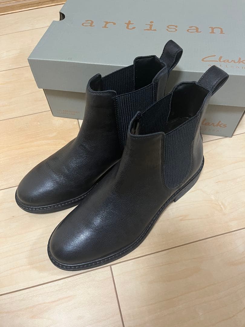Clarks ブラック サイドゴアブーツ