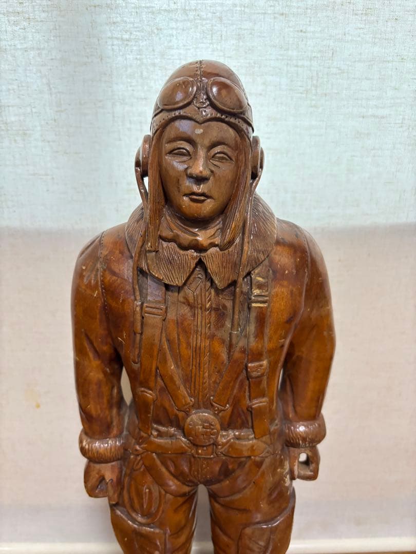 神風特別攻撃隊の木彫り像