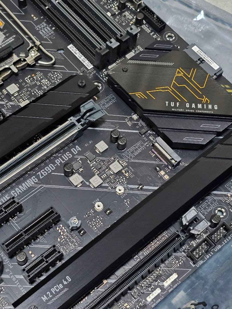 美品？ ASUS TUF Gaming Z690 PLUS D4 マザーボード