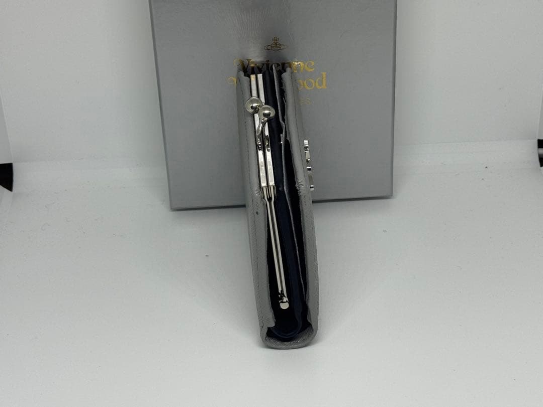 【新品未使用】Vivienne Westwood グレー 二つ折り財布