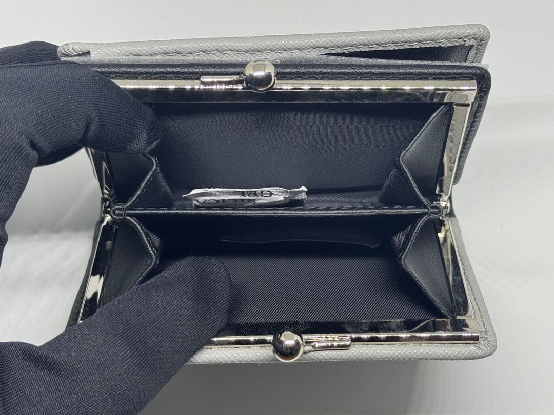 【新品未使用】Vivienne Westwood グレー 二つ折り財布