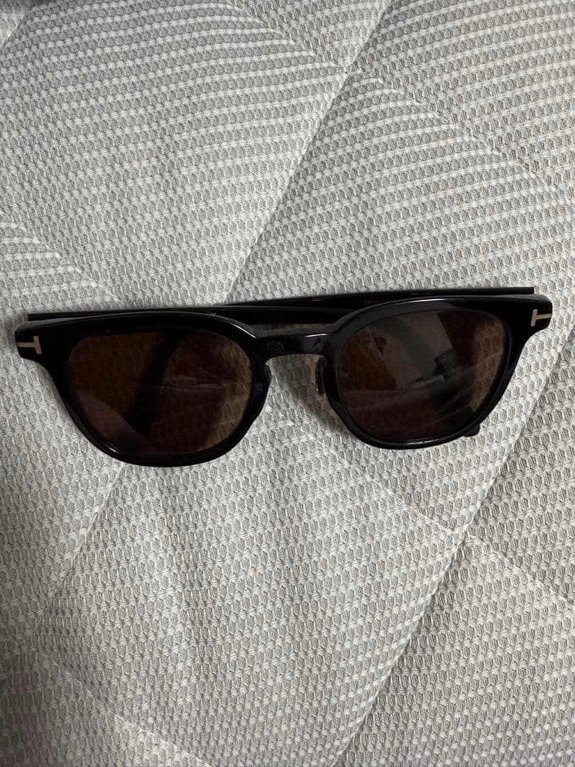 TOM FORD ブラックフレーム サングラス