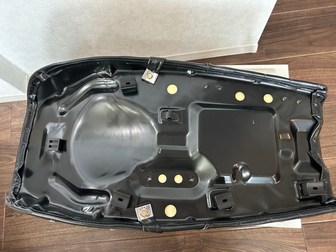 Z400FX 鋲打ち 黒皮 タックロールシート/あんこ抜き