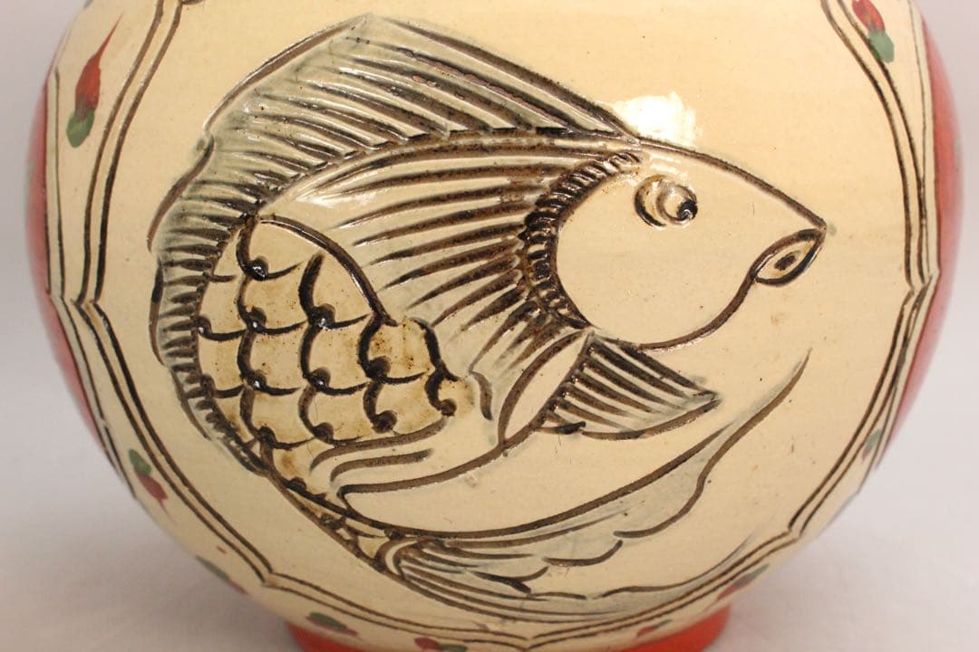 No5145壺屋焼　兼銘　赤絵魚文壷　高さ24.5cm 琉球　やちむん　送料無料