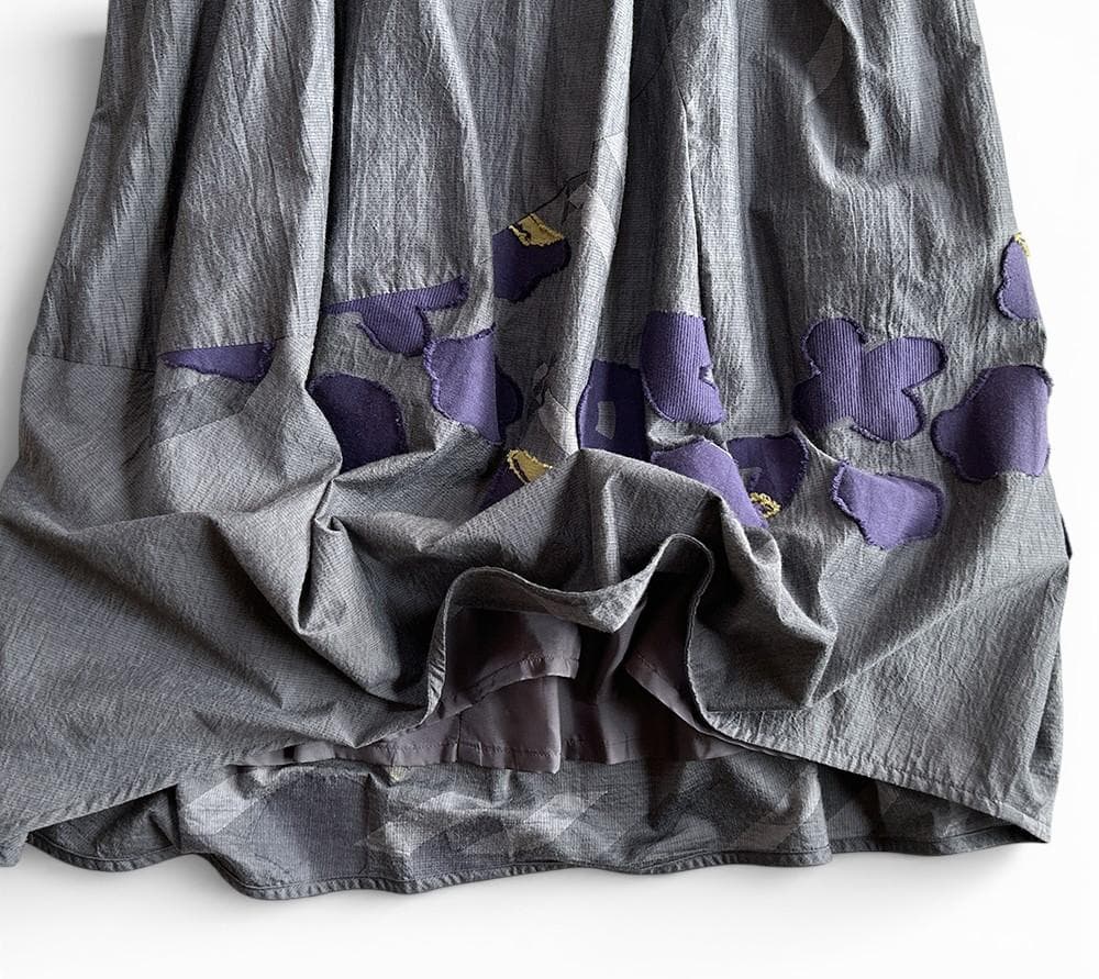 美品 慈雨/センソユニコ 通年 微光沢 紫の花 フレアシルエットロングスカート