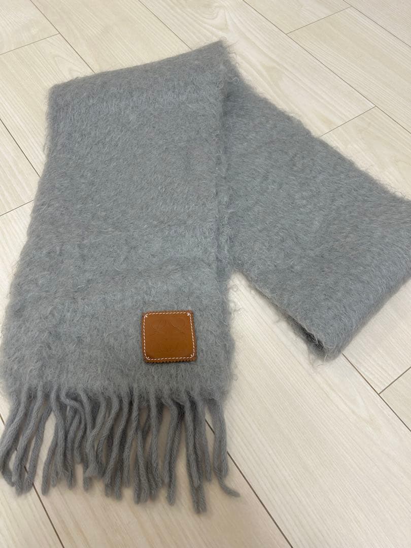 【値引き中】LOEWE マフラー　ライトグレー