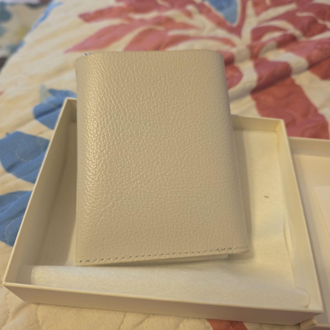 ほぼ新品アニエスベー ホワイトグレー 二つ折り財布おまけ付き
