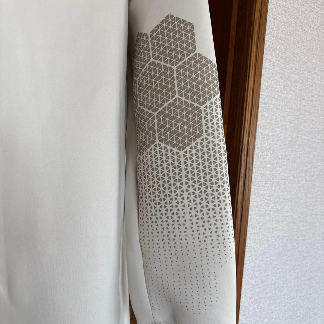 年末年始セール上下M UNDER ARMOUR ジャケット ホワイト・ブラック