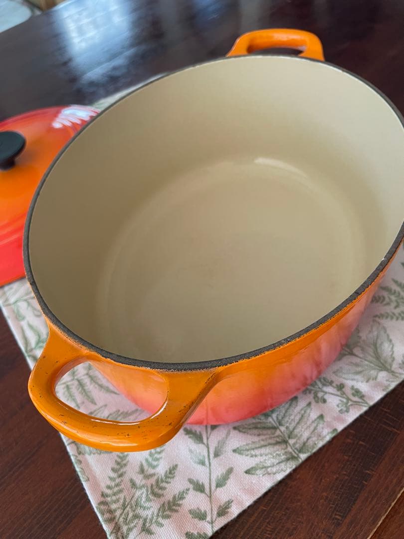 Le Creuset 両手鍋 オレンジと赤のグラデーション